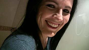 Frau hinter schrubben dusche porno beobachten